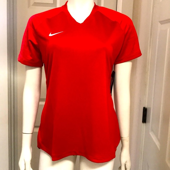 Nike Athletic/Athleisure Shirt, NWT!